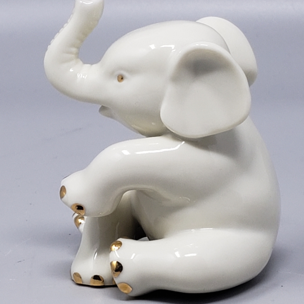 Elegant White Elephant Trinket